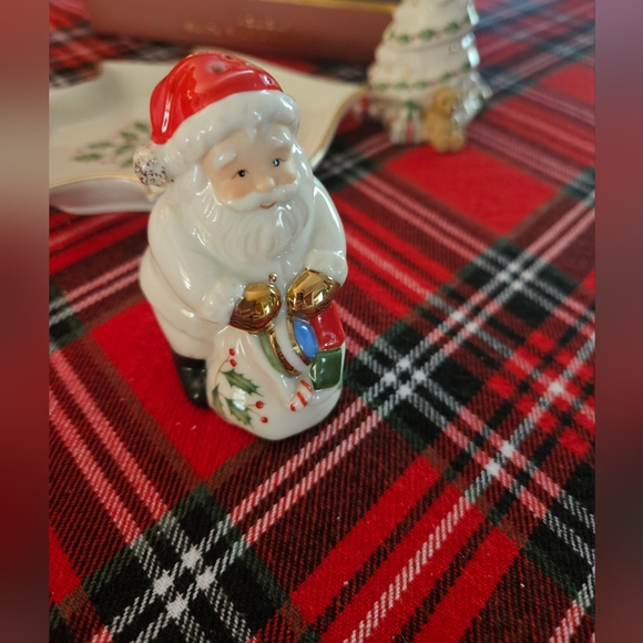 NWT Christmas Lenox salt and pepper shakers - Picture 5 of 7